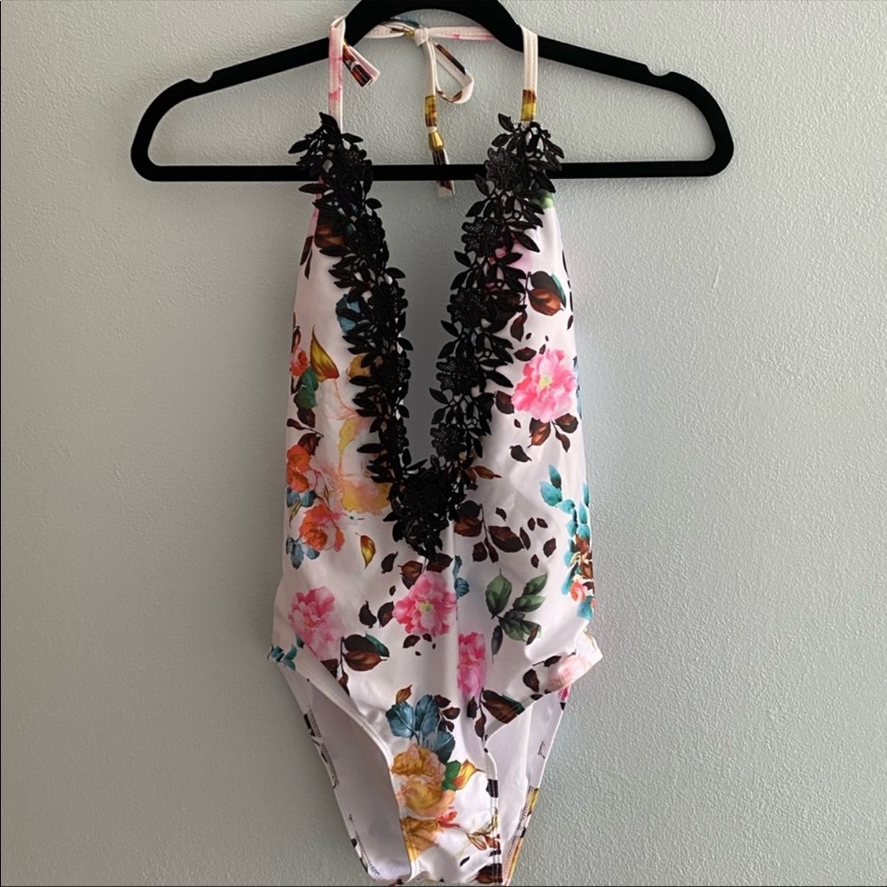 🌻NWOT boutique swimsuit
